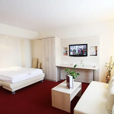 Rödelheimer Hof - Am Wasserturm 3*