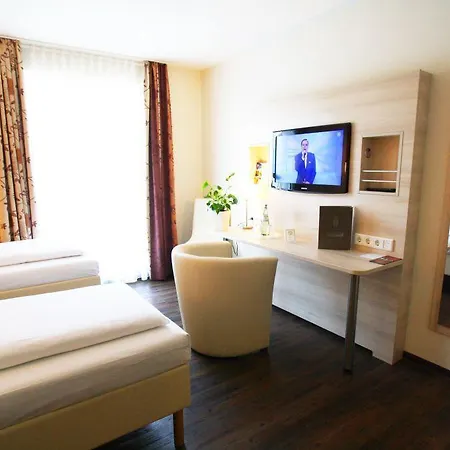 Rödelheimer Hof - Am Wasserturm 3*