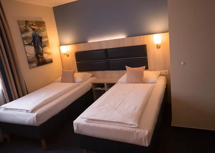 Отель Roedelheimer Hof - Am Wasserturm 3*